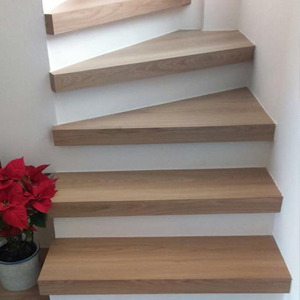 revestimiento de escaleras en madera