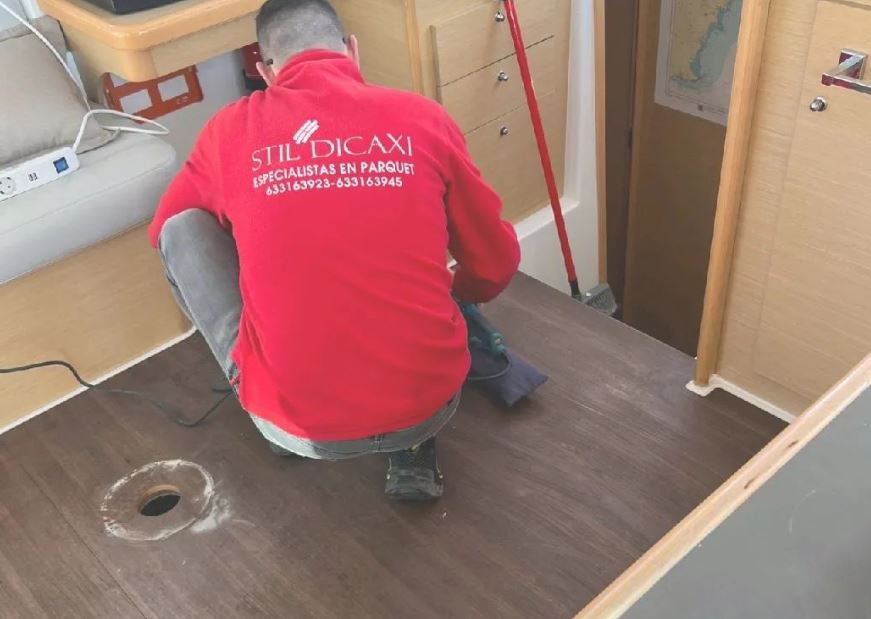 Instalado parquet en Valencia en un barco en el puerto